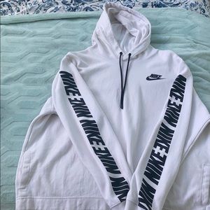 NIKE SWEATSHIRT